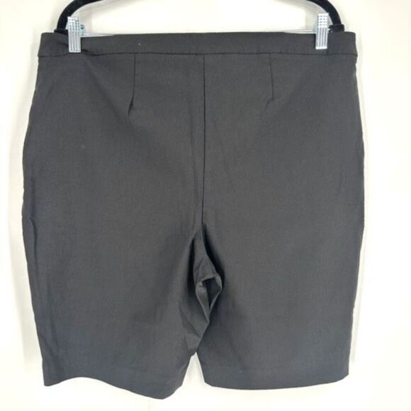 Chico's Flat Front Black Bermuda Utility Shorts Size 18 Size 3 Size XL Trouser - Picture 2 of 9